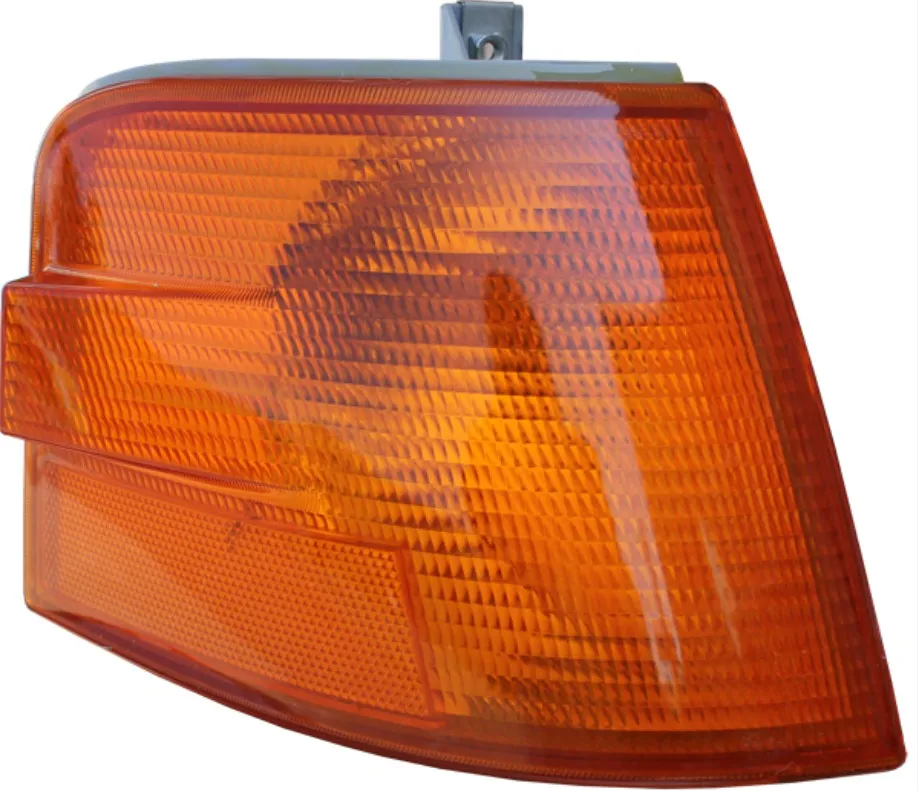 [113998] CUARTO DELANTERO VOLVO VNL 2DA GEN DERECHO AMBAR