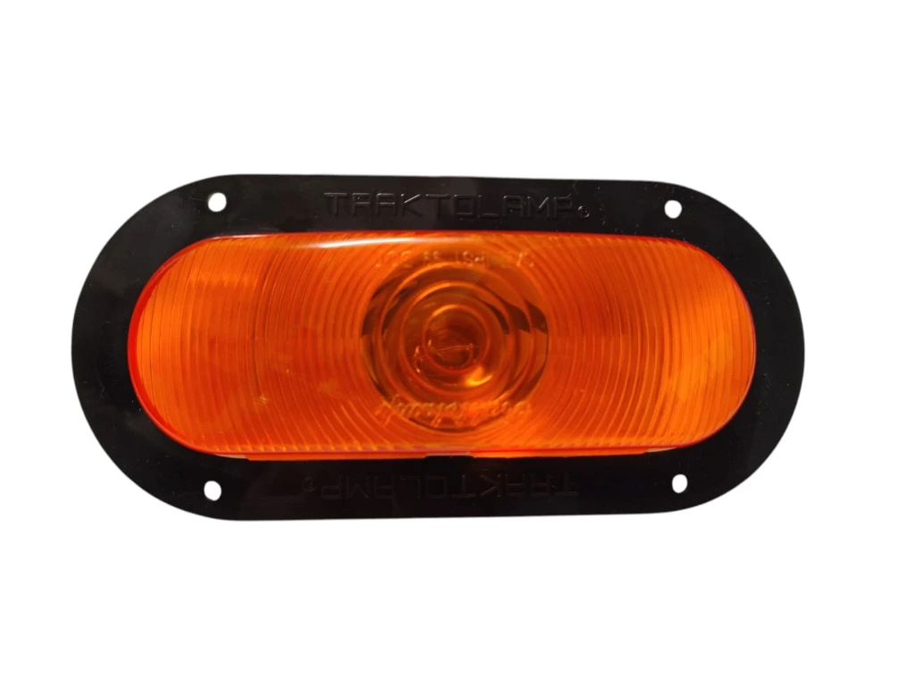 PLAFON SELLADO FOCO MICA AMBAR POSICION LATERAL UNIVERSAL TRAKTOLAMP 2428A